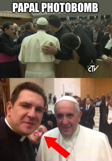 papal photobomb
